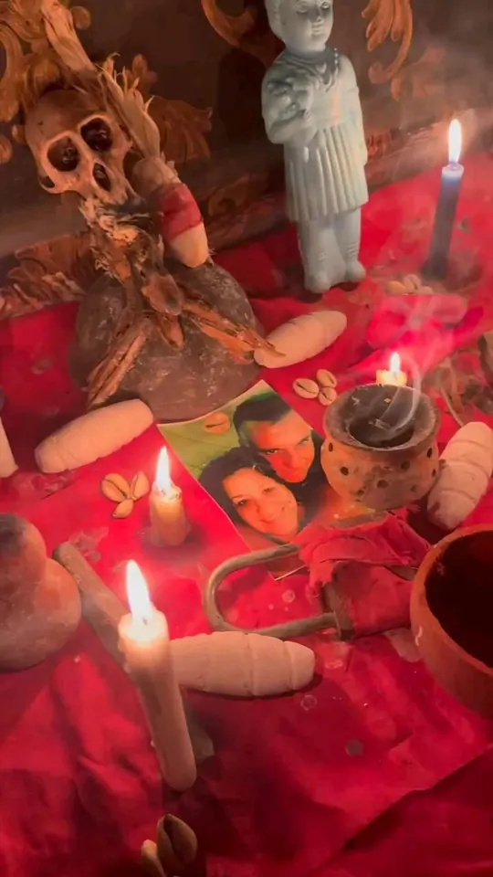 Ritual de fuego rojo en altar